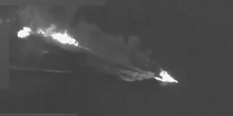 Estados Unidos destruye otra lancha en el Pacífico y tres ocupantes sobreviven