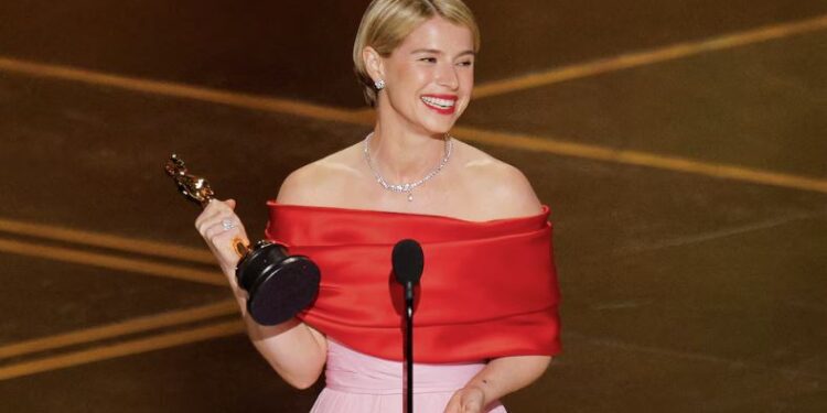 Jessie Buckley ganó como Mejor Actriz Protagonista por su papel en Hamnet