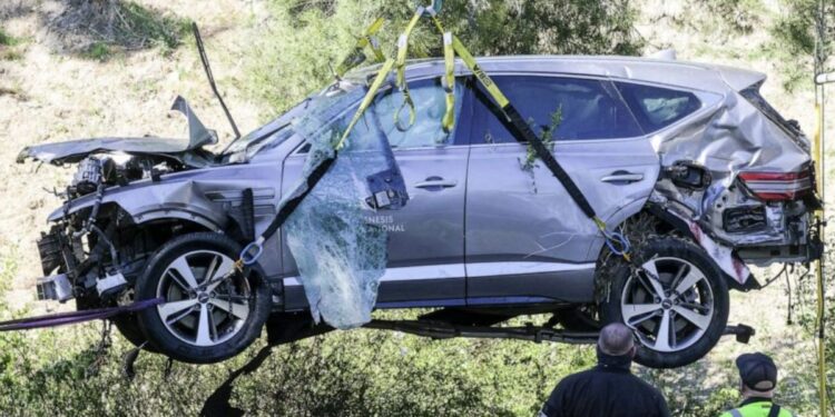 Tiger Woods fue arrestado por conducir bajo los efectos del alcohol tras un accidente automovilístico con vuelco en Florida