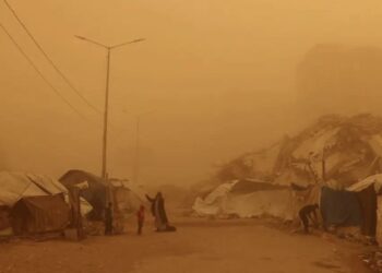 Una impresionante tormenta de arena cubrió la franja de Gaza