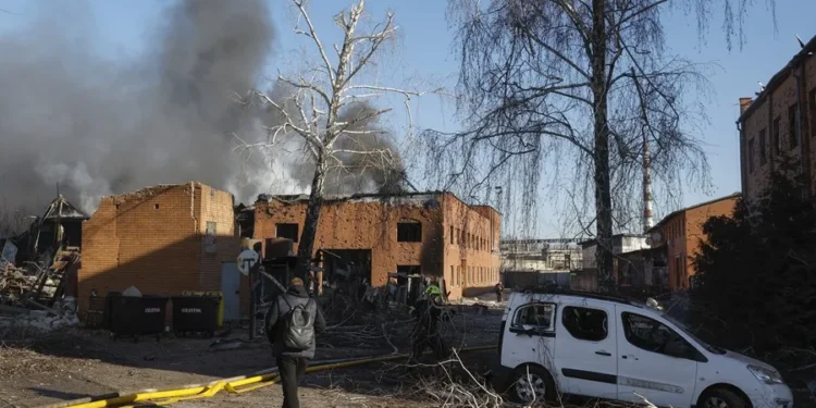 Zelenski denuncia un ataque ruso masivo contra Ucrania que deja siete muertos en Kiev