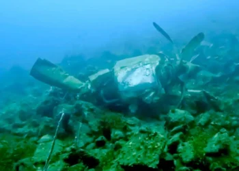 A un año, restos de la avioneta accidentada en Roatán permanecen sumergidos en el Caribe