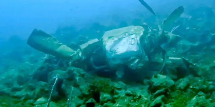 A un año, restos de la avioneta accidentada en Roatán permanecen sumergidos en el Caribe