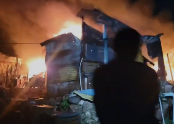 ¡LAMENTABLE! Varias viviendas arden en llamas tras pavoroso incendio en la colonia Suazo Córdova de la capital