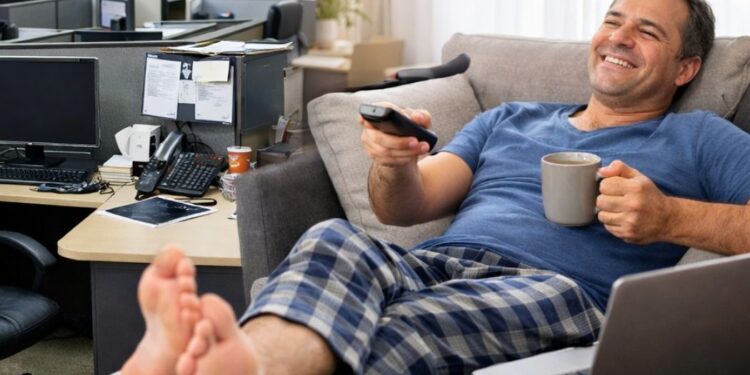 ¡Desde casita! Burócratas hacen teletrabajo desde hoy… “para ahorrar combustibles”, dicen