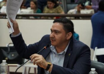 ¡Pese al rechazo del oficialismo! Ronald Panchamé asume como jefe de bancada del Partido Libre