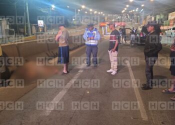 ¡Por alta velocidad y el guaro! Hombre escapa de morir tras brutal accidente Móvil de Emergencia TGU