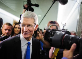 Tim Cook deja el cargo de CEO de Apple tras un crecimiento del 1.000%; John Ternus es su sucesor