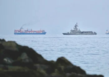 Irán dice que será posible “el paso seguro” por el estrecho de Ormuz durante dos semanas