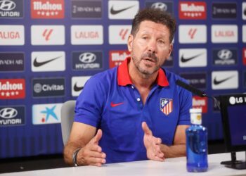 Simeone ataca al Barça y al Madrid por quejas a los árbitros