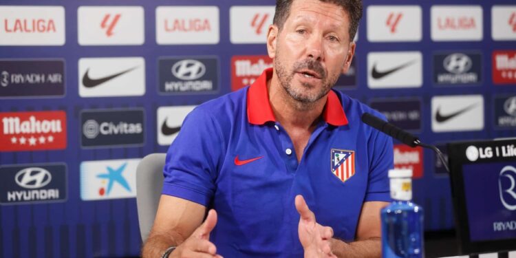 Simeone ataca al Barça y al Madrid por quejas a los árbitros