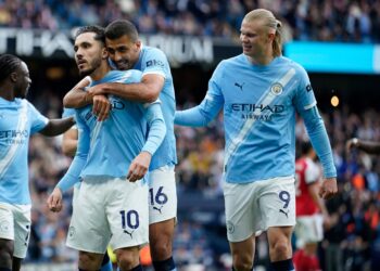 Arsenal cae ante un City que se encamina a un nuevo título
