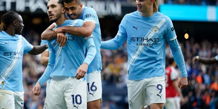 Arsenal cae ante un City que se encamina a un nuevo título