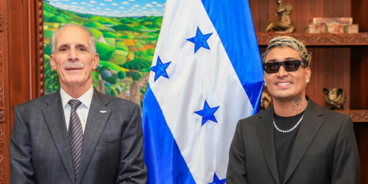 Mientras unos claman de rodillas por reunirse con Papi a la Orden, el propio presidente llama a Supremo y lo recibe con todos los honores