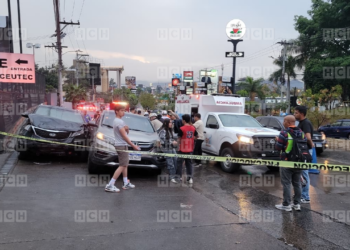 ¡Lamentable! Varias personas atrapadas entre los amasijos de hierro tras aparatosa colisión en el capitalino bulevar Centroamérica
