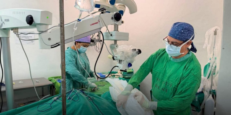 Gobierno de Asfura inicia reducción de mora quirúrgica oftalmológica para más de mil pacientes