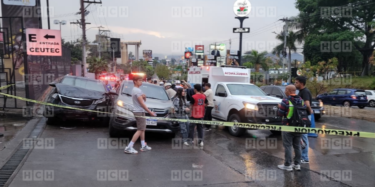 ¡Lamentable! Varias personas atrapadas entre los amasijos de hierro tras aparatosa colisión en el capitalino bulevar Centroamérica