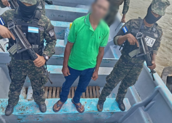 Capturan a hombre con 19 kilos de supuesta cocaína en la laguna de Caratasca, Gracias a Dios
