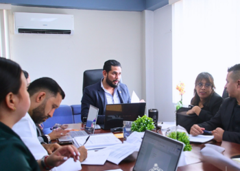 SESAL revisará condiciones laborales de médicos generales y especialistas y anuncia apertura para aumentos salariales