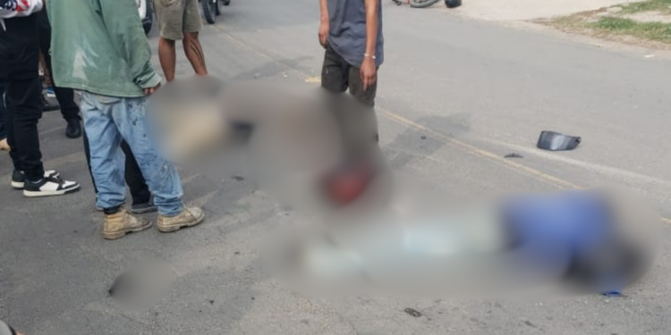 ¡La muerte anda en dos ruedas! Dos hombres a bordo de una motocicleta pierden la vida en Marcala, La Paz