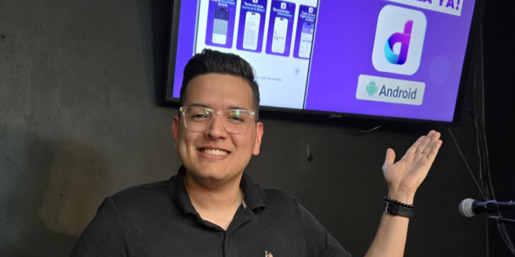 Joven hondureño crea aplicación digital impulsada con Inteligencia artificial para aprender de la palabra de Dios