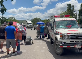 ¡Triste! Una persona de la tercera edad y un niño mueren tras colisión entre una moto y un taxi en Potrerillos, Cortés