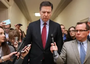 Acusan de nuevo al exdirector del FBI, adversario de Donald Trump, según informa la prensa de EEUU