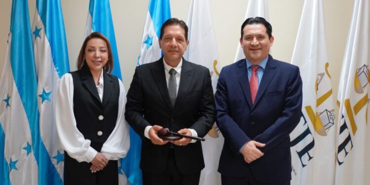 Mario Flores Urrutia confirma que magistrado Mario Morazán SÍ le dijo “Muerta de hambre” a fallecida Miriam Barahona