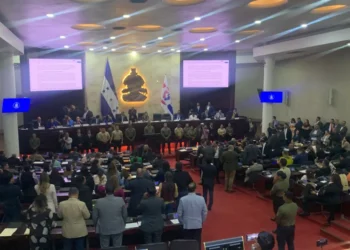 14 diputados de Libre se quedan sin 15 días de salario por haber gritado durante lectura de denuncia de juicio político contra Ochoa y Morazán