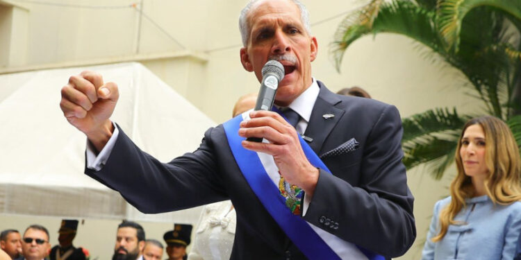 Presidente Asfura pide a los hondureños “enfrentar juntos” los aumentos a combustibles y adelanta que no subsidiará a los que tengan casa de dos y tres pisos