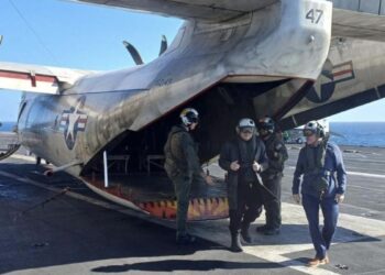 Milei sube al portaaviones USS Nimitz y participa en ejercicios navales con EE.UU.