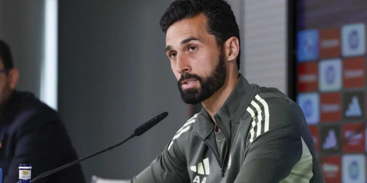 Arbeloa critica el arbitraje de España y ataca al Barça