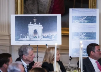 La Casa Blanca presenta el diseño del arco del triunfo de Trump para Washington
