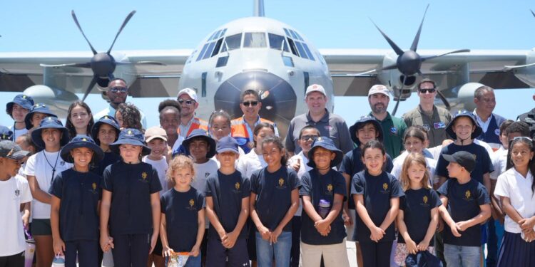 Arriba a Honduras avión caza huracanes para reforzar monitoreo y vigilancia climática