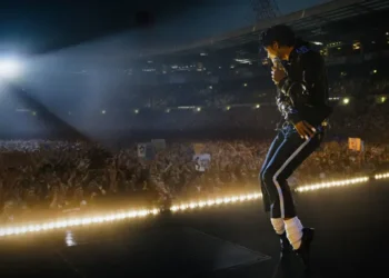 Biopic de Michael Jackson no aborda las acusaciones de abuso y desata polémica