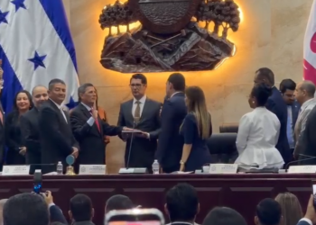 Tras renuncia de Rebeca Ráquel Obando, Tomás Zambrano juramenta a Wagner Vallecillo como presidente de la CSJ