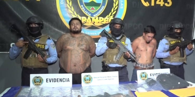 Dos presuntos miembros de la MS-13 son capturados con drogas y armas | MóvilEmergenciaSPS