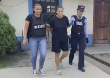 Detienen a sospechosa de haber abandonado a su recién nacido en una banca en Choloma, Cortés