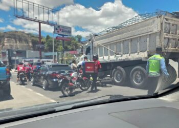 Delivery pierde la vida arrollado por pesada volqueta en el Anillo Periférico de TGU