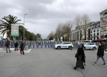 Un atacante muerto y otros dos heridos en un tiroteo ante el consulado israelí en Estambul
