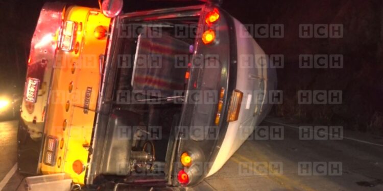 Feligreses escapan de morir tras volcamiento de bus en la Cuesta de La Moramulca Móvil de Emergencia TGU