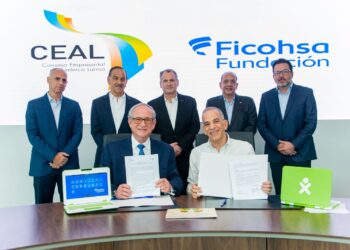 Fundación Ficohsa y CEAL firman alianza para fortalecer Centros Educativos de Tecnología en Honduras