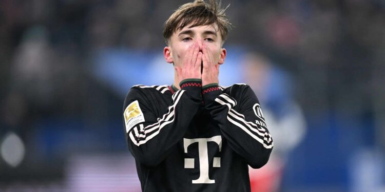 Lennart Karl sufre rotura y no estará ante el Madrid