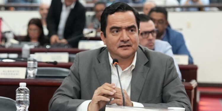 Congreso Nacional definirá vía diálogo la eventual sustitución de funcionarios bajo juicio político, anuncia Mario Pérez