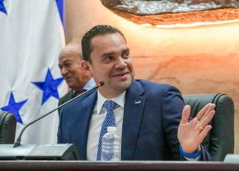 Zambrano anuncia que Comisión Legislativa analizará el impacto de los impuestos a combustibles y evaluará medidas a favor de hondureños
