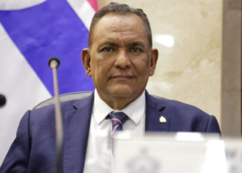 Mario Segura confirma que SÍ recibió el bono desde Casa Presidencial, pero deja claro que él no se vende por 100 mil lempiras