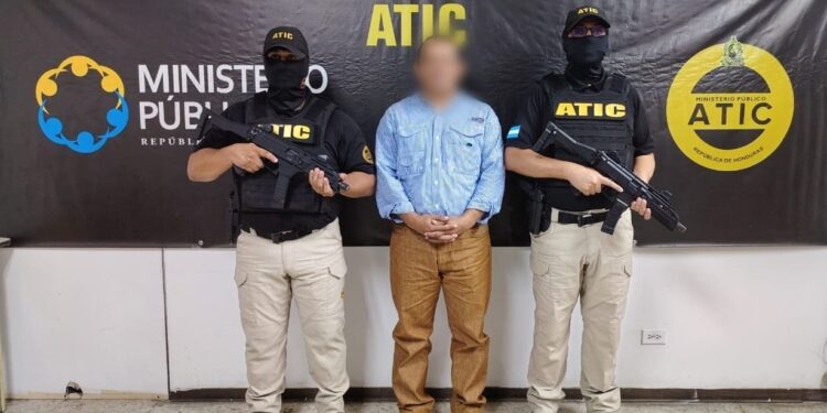 Dictan Detención Judicial a docente hondureño acusado de Violación Agravada contra una estudiante de 13 años en Villanueva