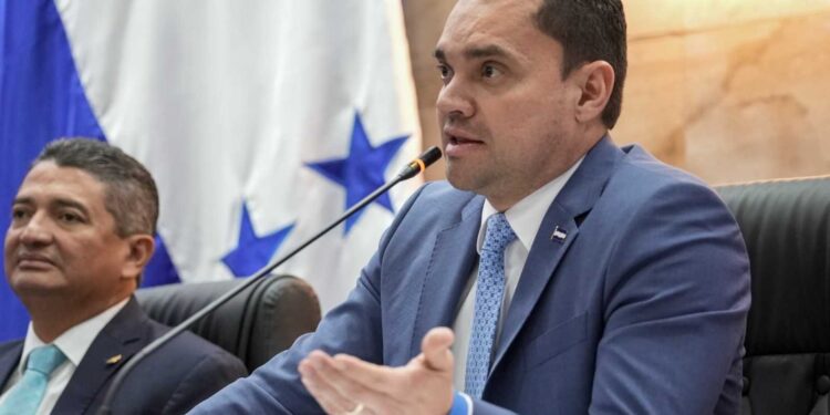 Presidente Zambrano llama a no involucrar a los jóvenes en conflictos políticos ni incitarlos a la violencia