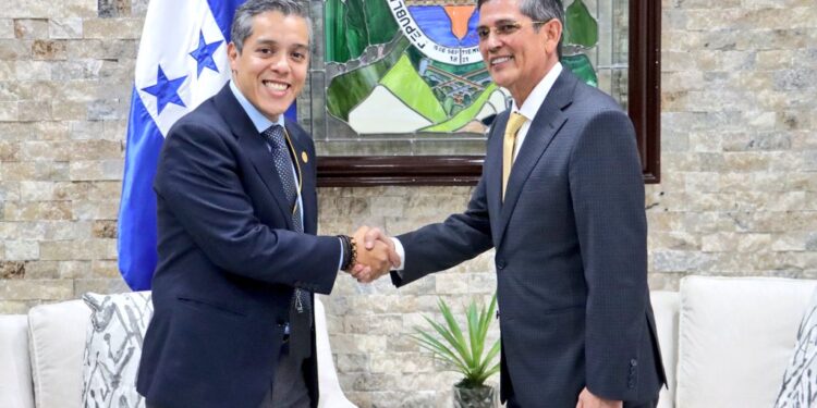 Presidente Wagner Vallecillo se reúne con rector Odir Fernández y coinciden en fortalecer cooperación académica