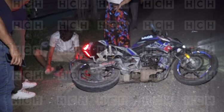 Joven motociclista queda herido tras despistarse entre Petoa y La Ceibita Móvil de Emergencia SPS